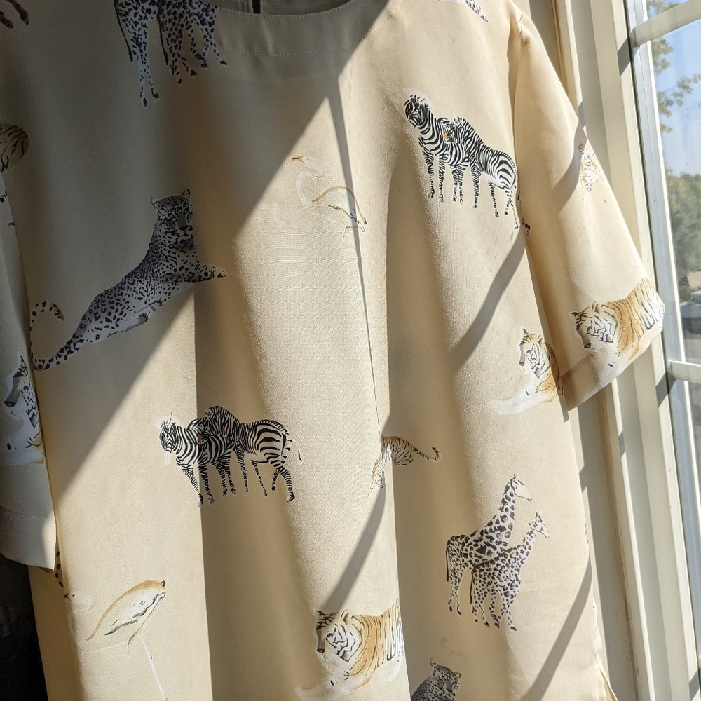 Vintage Modern Essentials Wild Animal Print Cream Light Tan Blouse - Picture 3 of 9